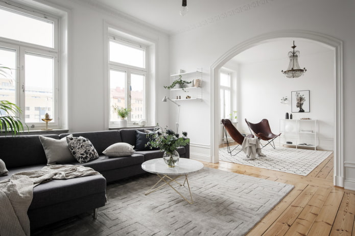 woonkamer in Scandinavische stijl met een boog