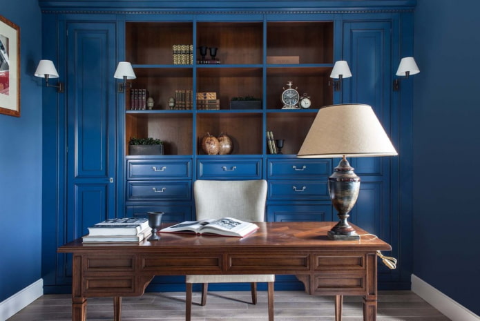 houten bureau in het interieur