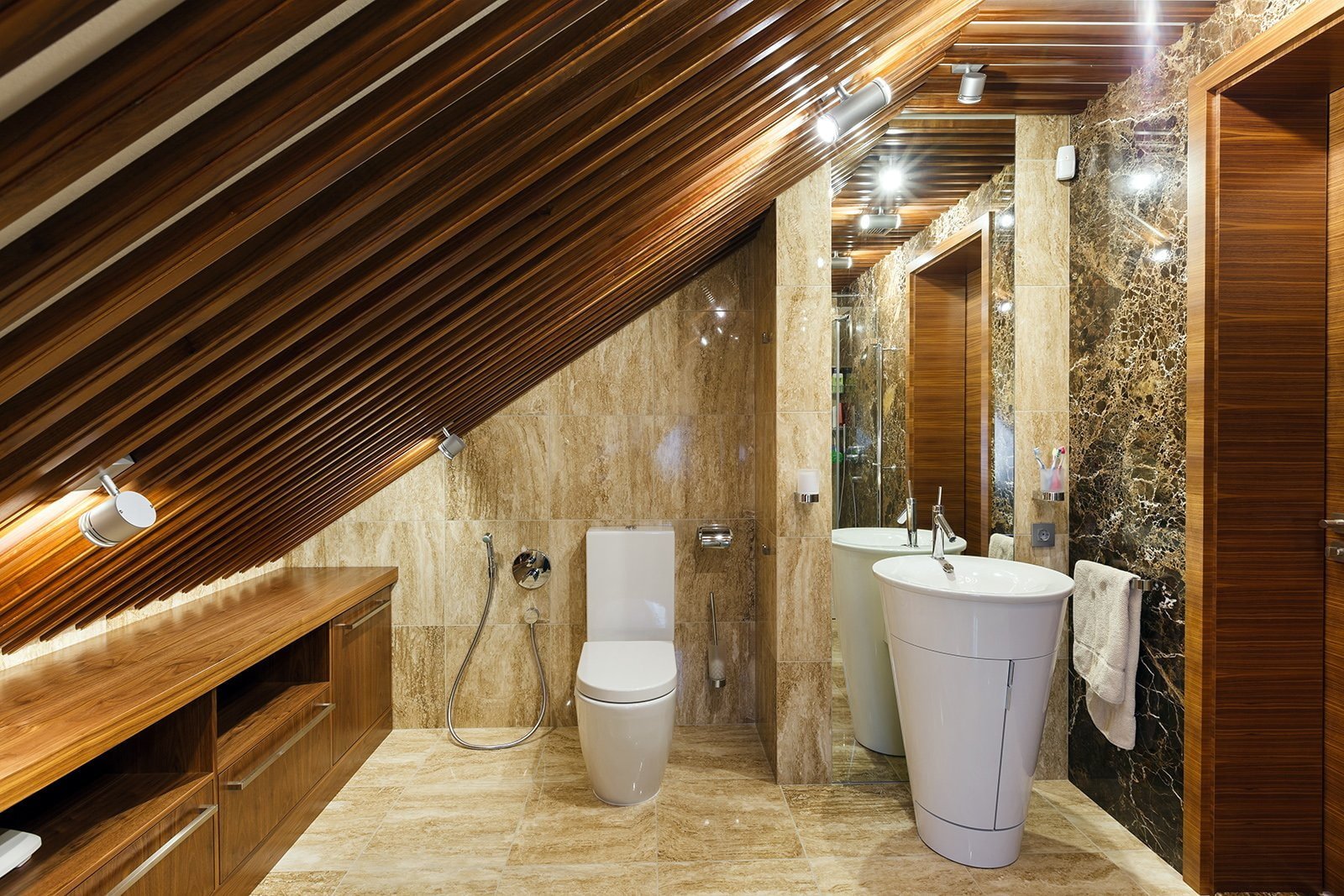 plafond in de badkamer op zolder