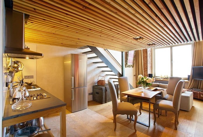 houten lamellenplafond in de keuken