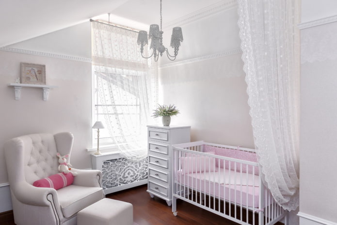 decoratie en textiel in het interieur van de kinderkamer voor de baby