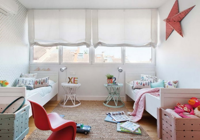 slaapkamer voor kinderen van verschillende geslachten van dezelfde leeftijd