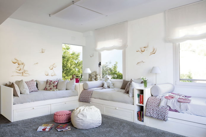 ontwerp van een slaapkamer voor drie meisjes