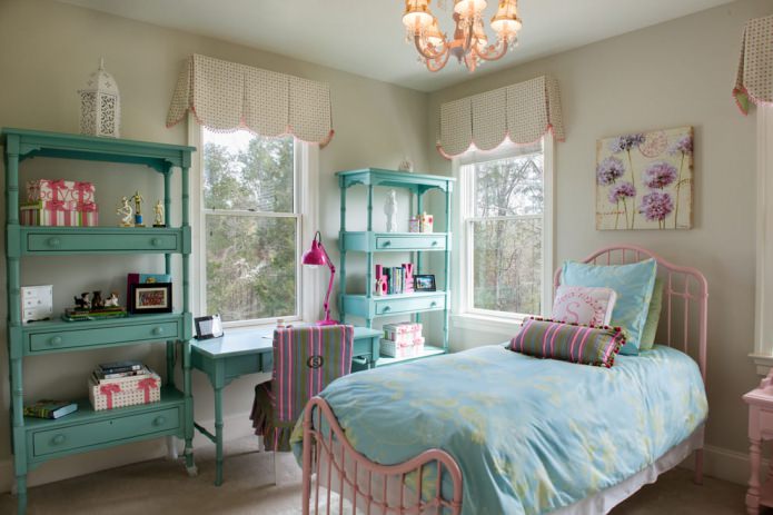 Tiffany-kleur in het interieur van de kinderkamer
