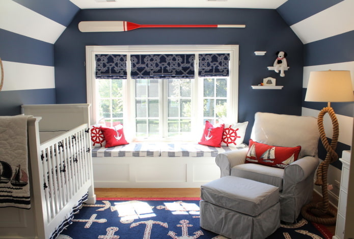 ontwerp van een babykamer voor een pasgeborene in maritieme stijl