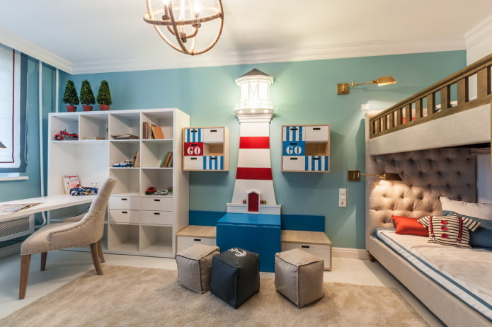decoratie en textiel in het interieur van een kinderkamer in maritieme stijl