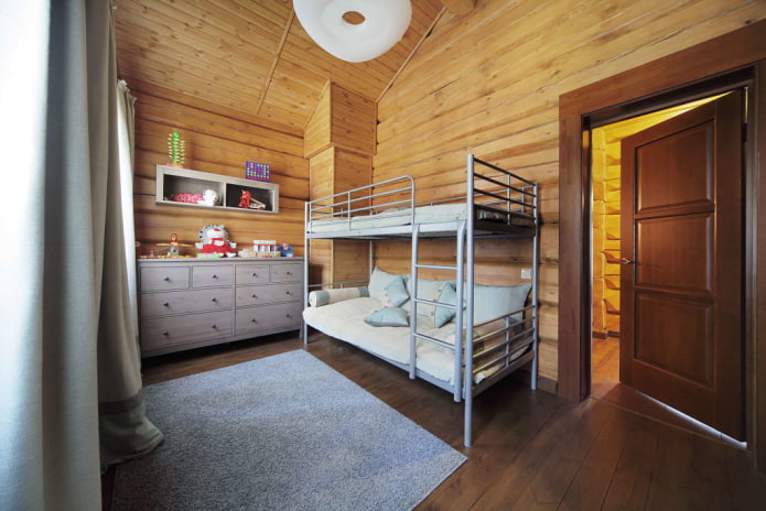 stapelbed in een kamer voor twee kinderen