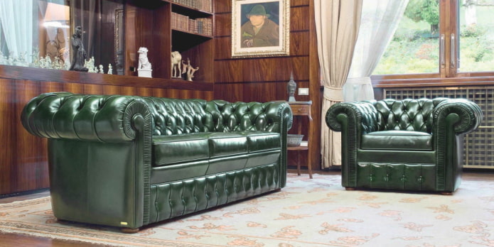 bank en fauteuil in een koetskoppeling