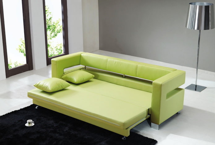 groene uitklapbare bank in het interieur