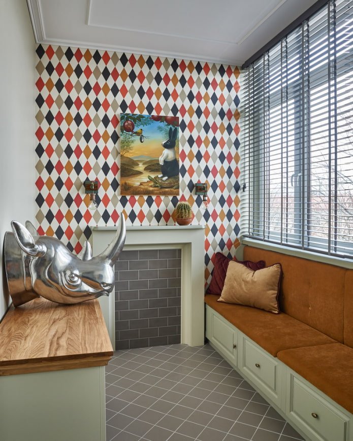 smalle bank in het interieur van de loggia