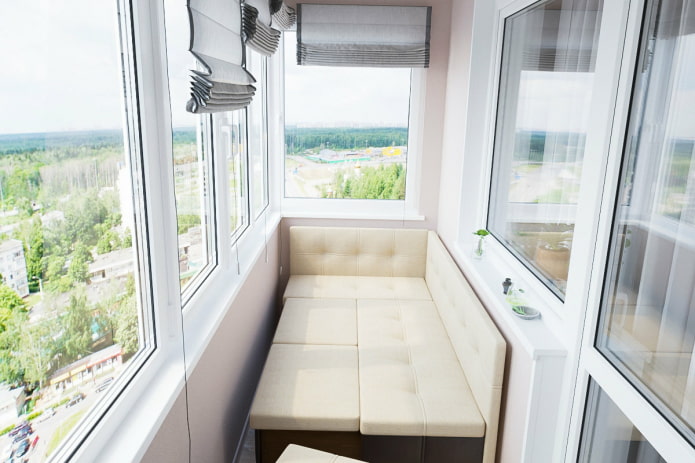 slaapbank in het interieur van de loggia