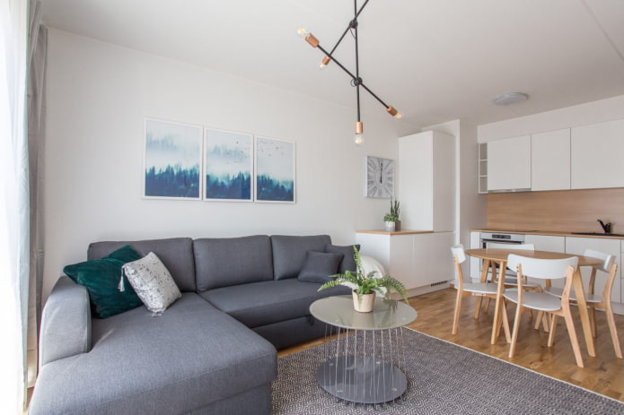 bankmodel met een ottoman in het keukeninterieur