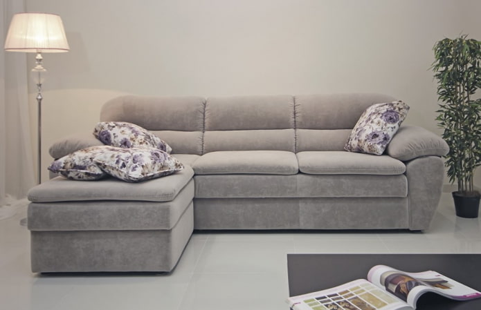 bankmodel met ottomane in het interieur