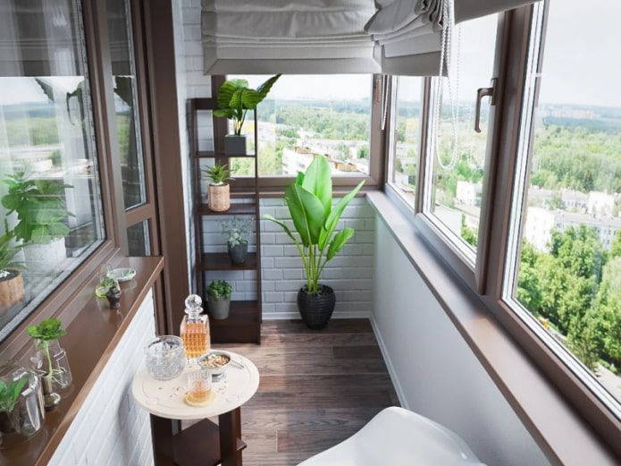 muurdecoratie op het balkon in een appartement in Chroesjtsjovka
