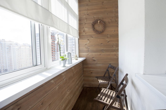 muurdecoratie in het interieur van het balkon