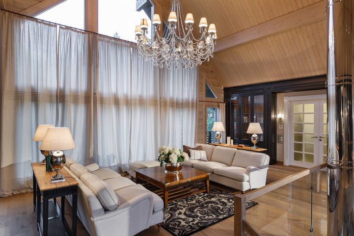 woonkamerinterieur in een huis van gelamineerd fineerhout