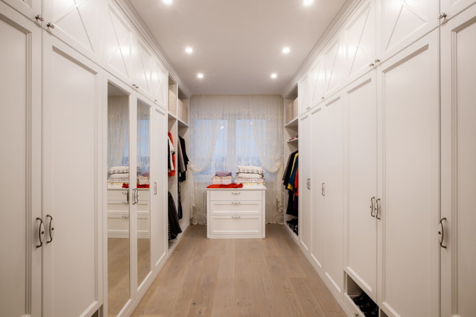 aankleden in het interieur van de kleedkamer