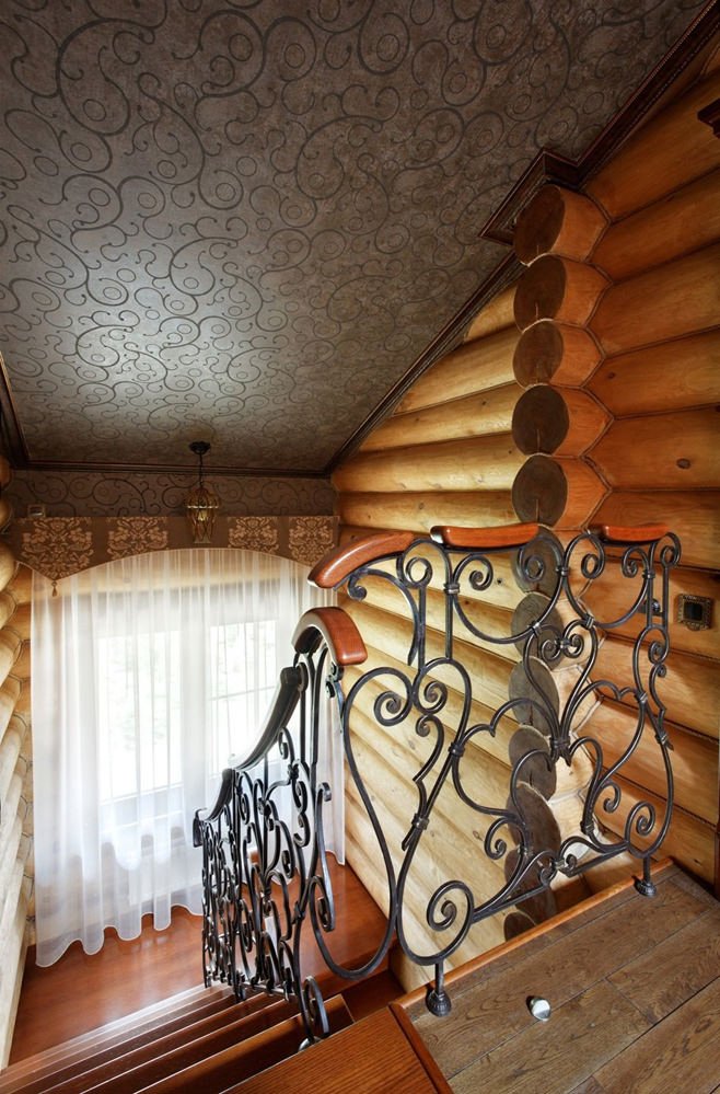 trap in een houten huis