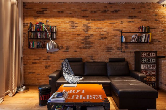 Baksteenafwerking in het interieur van de woonkamer