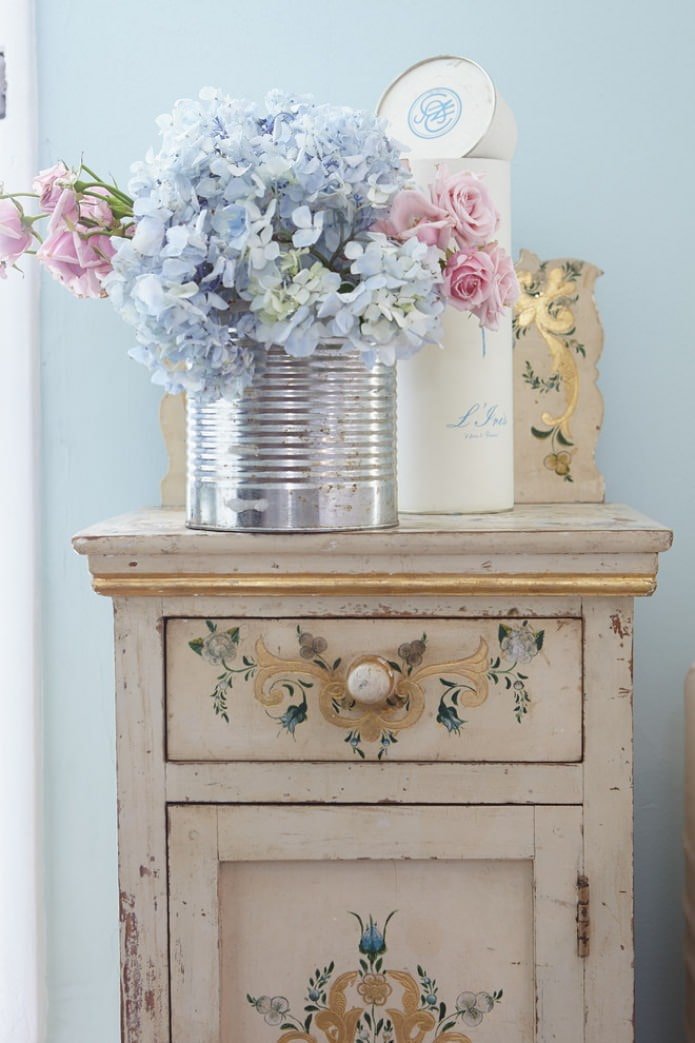 dressoir met verouderd effect