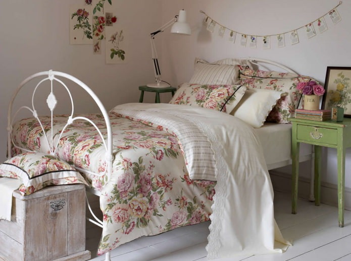 bloemen op beddengoed