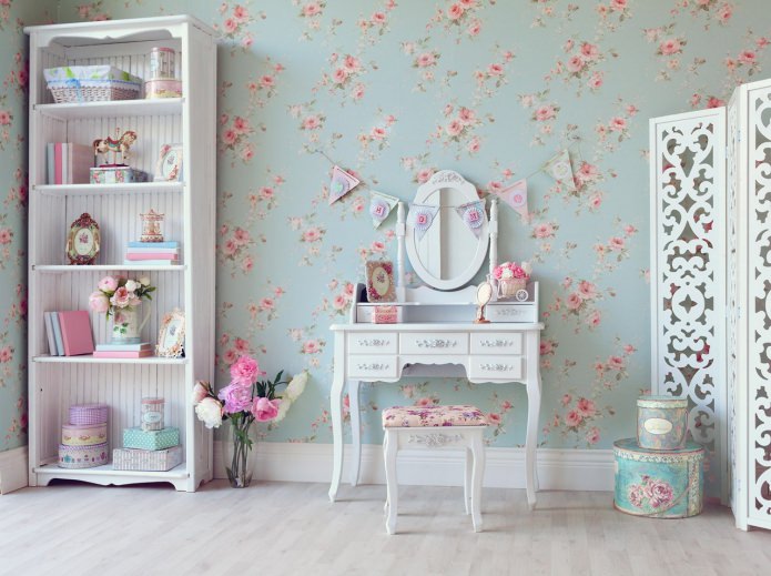 delicaat turquoise behang met rozen in shabby chic stijl