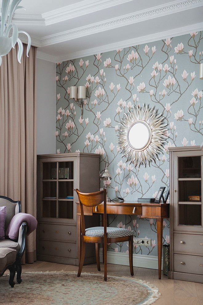 behang in het interieur van de studeerkamer