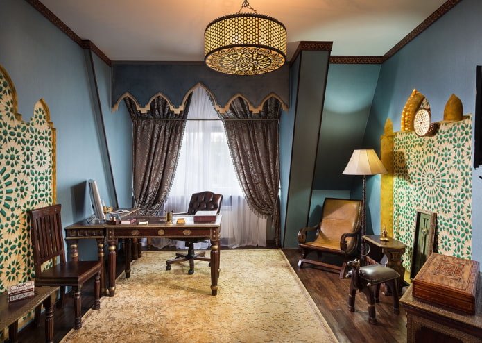gordijnen in het interieur van de studeerkamer