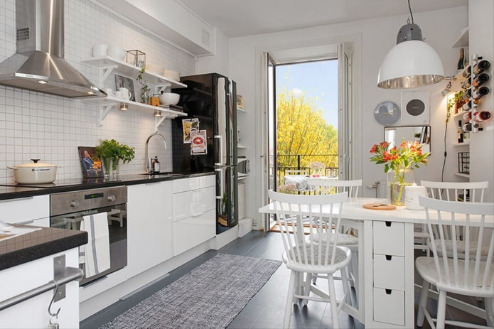 keuken met uitgang naar het balkon