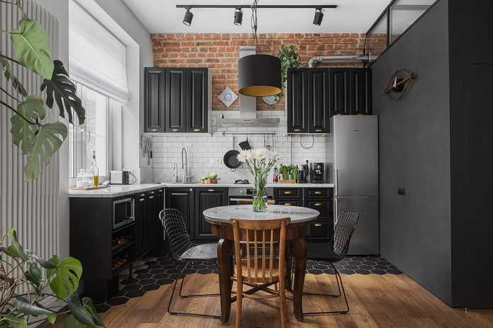 bakstenen muur voor de keuken