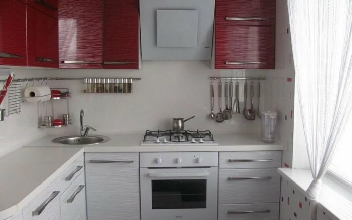 keuken met veelkleurige gevels