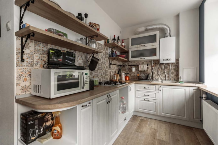 keukenoppervlak van 6 vierkante meter met een gasboiler