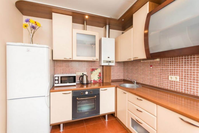 keukenoppervlak van 6 vierkante meter met een gasboiler