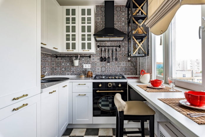 keukeninterieur van 8 m? met raam