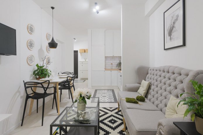 kleine woonkamer met keuken