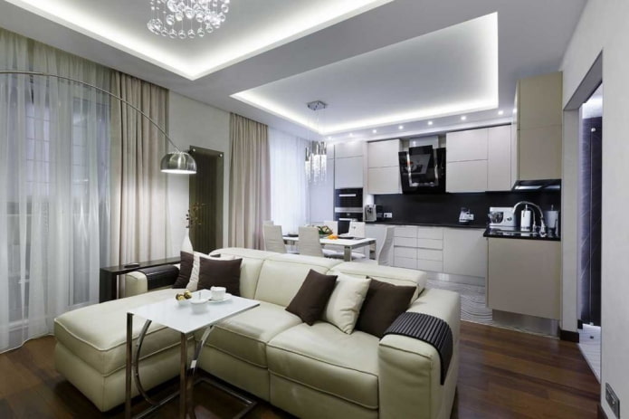 woonkeuken van 20 m? met een bank bij het raam