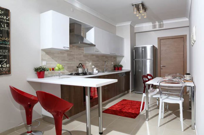 Keuken-eetkamer met bar