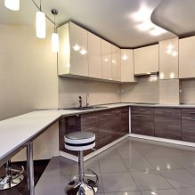 Keukenontwerp met bar: 60 moderne foto's van het interieur -16