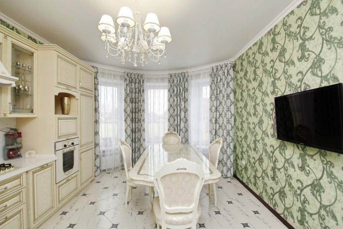 Groen behang in de keuken in een klassieke stijl