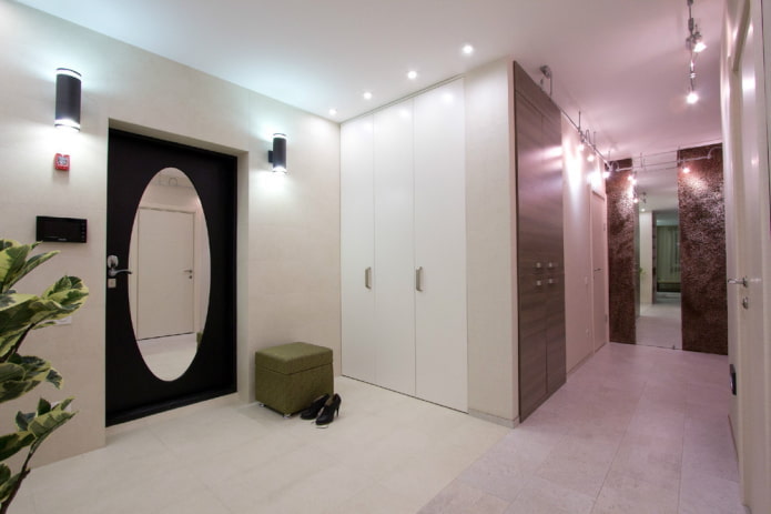 Ontwerp van de gang in het interieur van een appartement van 100 vierkante meter