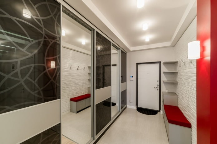 Ontwerp van de gang in het interieur van een appartement van 100 vierkante meter