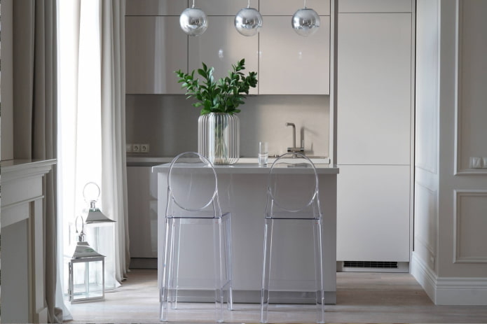 Transparante stoelen