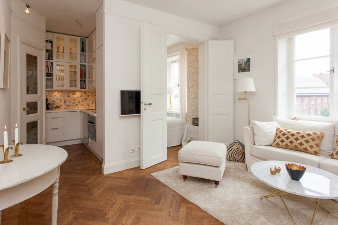 Tweekamerappartement in Europese stijl met een aparte slaapkamer