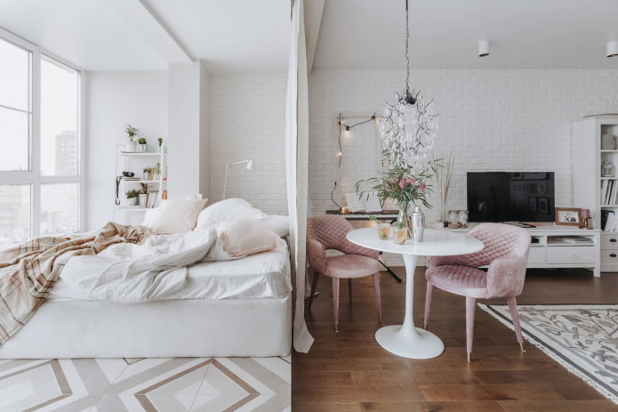 Delicate slaapkamer-woonkamer