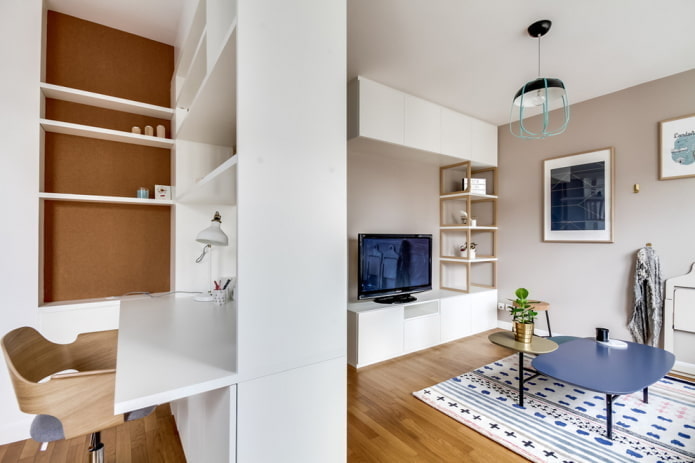 kantoorontwerp in het interieur van een appartement van 40 vierkante meter