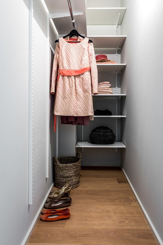 kleedkamerontwerp in het interieur van een appartement van 40 vierkante meter
