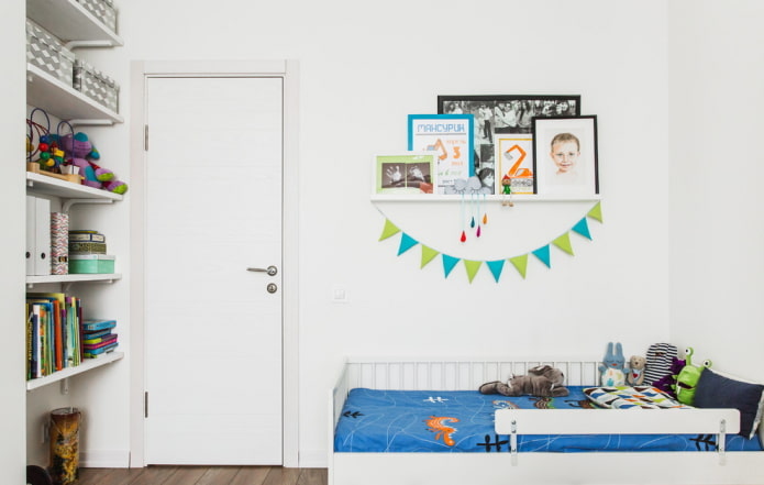 Kinderkamer in een tweekamerappartement in Europese stijl