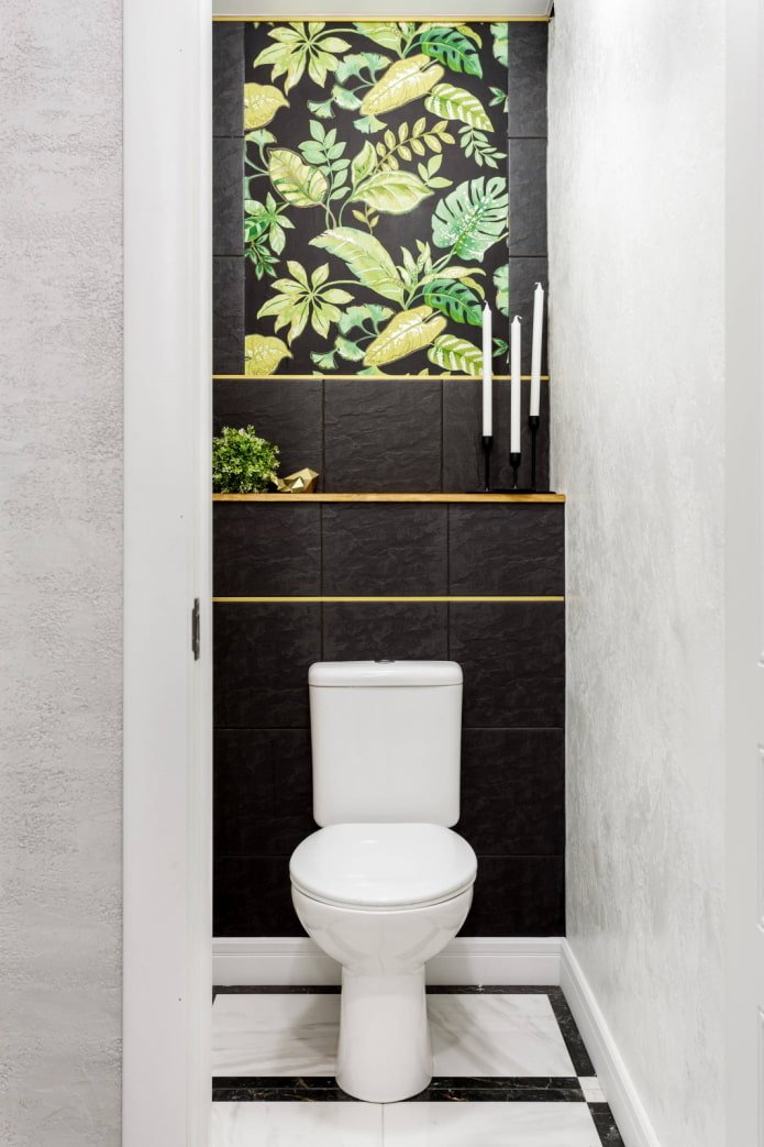 Zwarte muur in het toilet