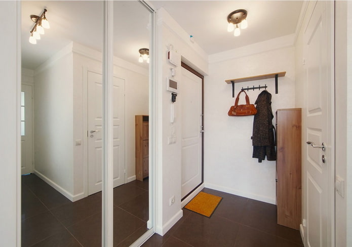 ganginterieur in een appartement van 50 vierkante meter