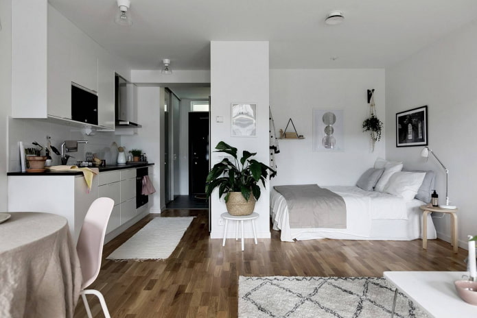 Sneeuwwitte decoratie in een Scandinavische studio